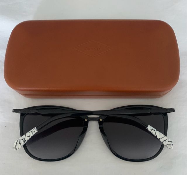 Gafas de sol FOSSIL a estrenar.