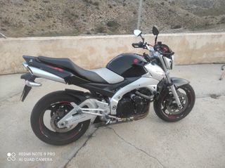 Suzuki gsr 600