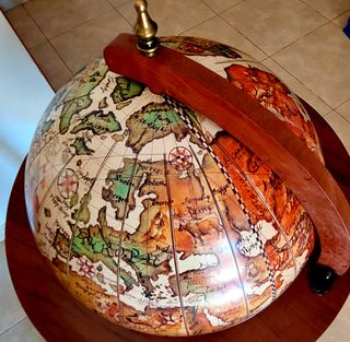 Mueble bar en madera de cedro.