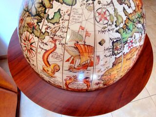 Mueble bar en madera de cedro.