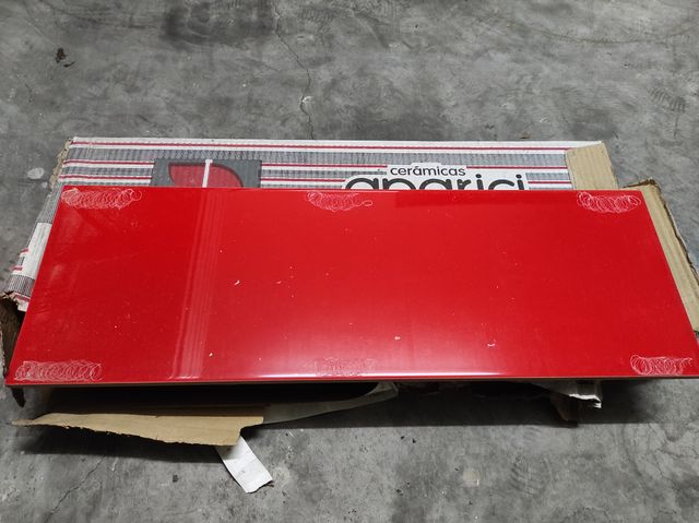 Telhas cerâmicas Aparici cor vermelho 4.28m2