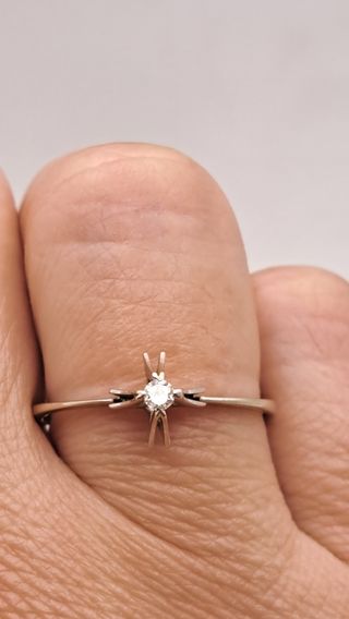 Anillo Oro Blanco 18K  Solitario con Diamante 