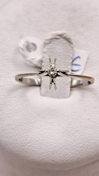 Anillo Oro Blanco 18K  Solitario con Diamante 