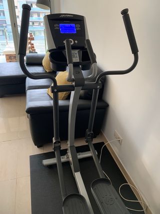 maquina eliptica premium. Life fitness x1