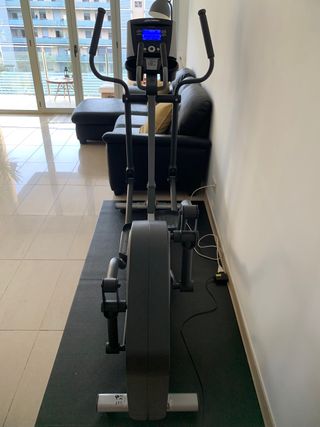 maquina eliptica premium. Life fitness x1