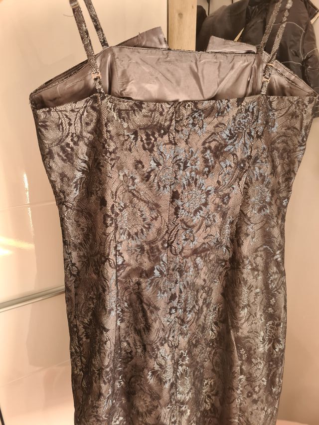 Vestido midi evento invitada plata encaje