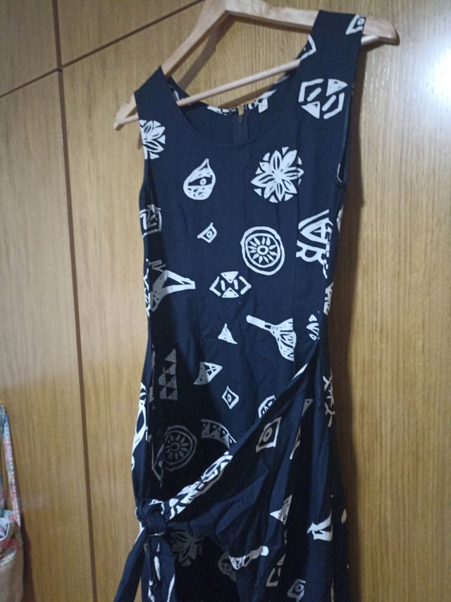 vestido negro estampado