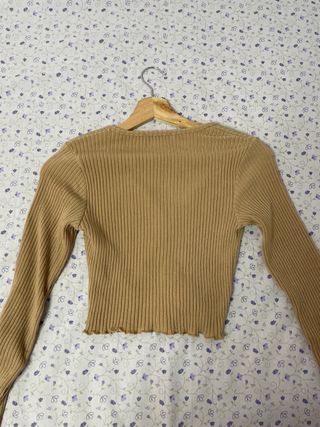 Top blusa con botones beige manga larga