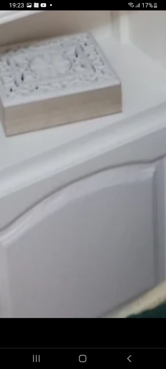 Columna blanca madera antigua