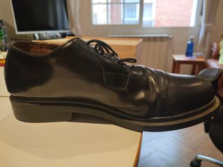 Zapato de cuero negro para caballero