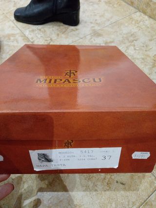 Botines de piel negros