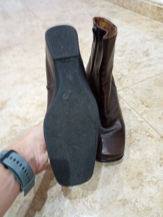 Botines de piel marrón