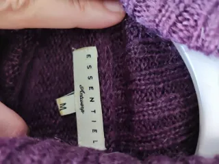 Jersey cuello alto color morado