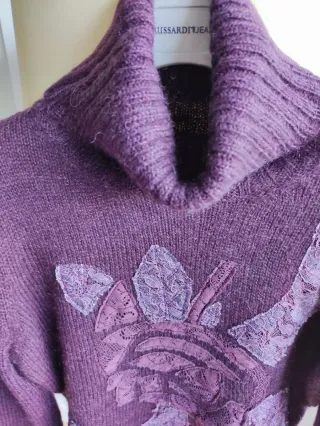 Jersey cuello alto color morado