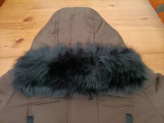 Anorak plumas capucha pelo Kaki Oliva (mujer)