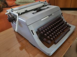 Macchina da scrivere Olivetti Linea 88
