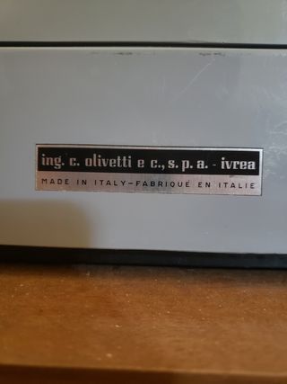 Macchina da scrivere Olivetti Linea 88