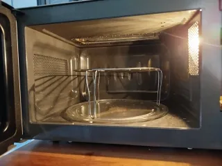 Microondas marca LG 700W con Grill y Auto-Cook