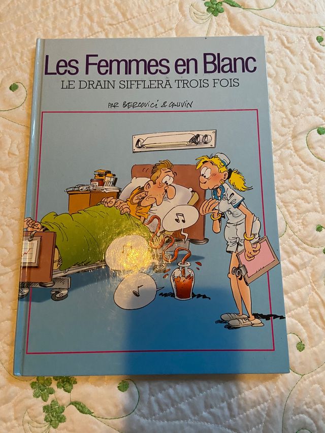 3 comicos adultos en francés