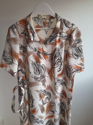 Vestido de manga corta con cinturón