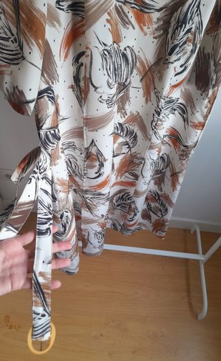 Vestido de manga corta con cinturón