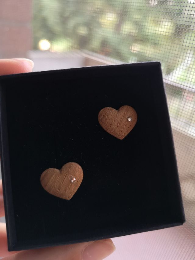 Orecchini legno nuovi