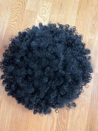 peluca afro. Pero rizado negro . Mucho volumen