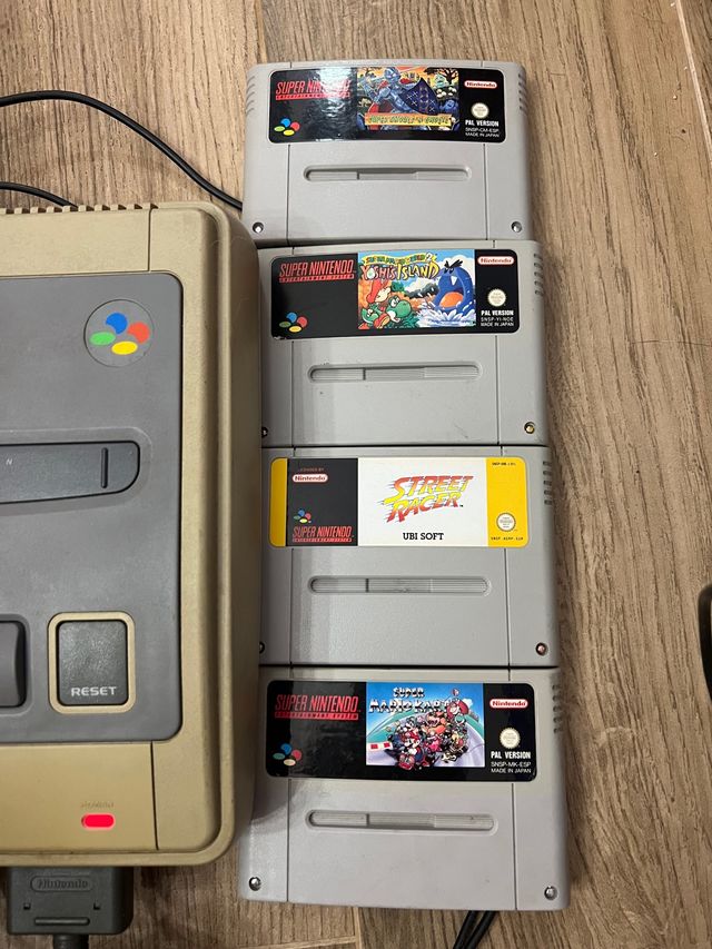 Consola Super Nintendo con 2 juegos