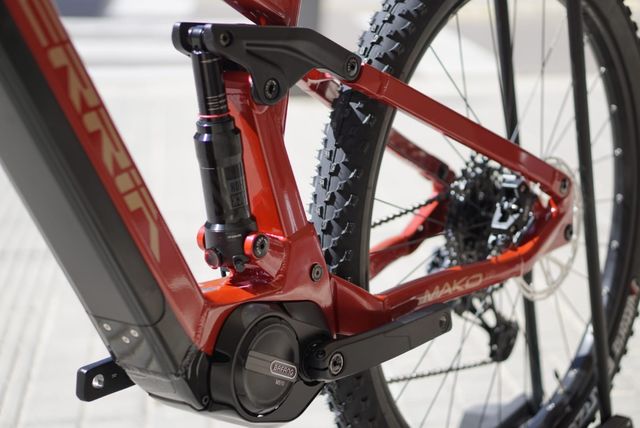 Berria Mako Hybrid HP 6 BMK Edition