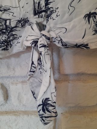 Camisa crop hawaiana