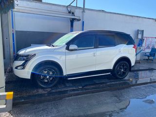 Mahindra XUV 500 2021