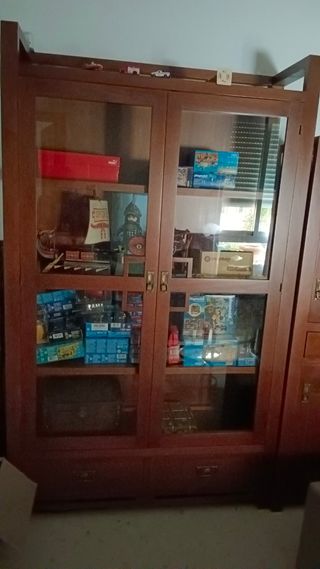 VITRINA CON PUERTAS