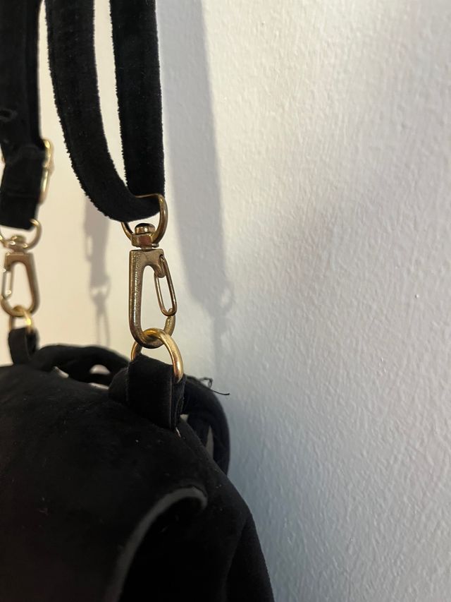 Mochila/Bolso negro terciopelo con flores bordadas