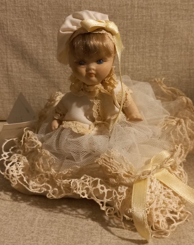 bambola in porcellana Capodimonte