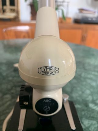 Microscopio Olympus antiguo