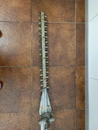 Cortasetos de altura con mango largo eléctrico