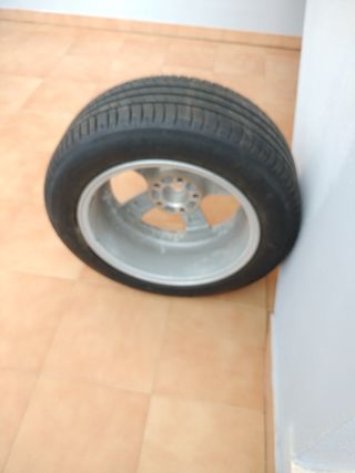 Rueda y llanta de coche 