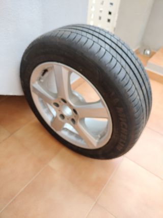 Rueda y llanta de coche 