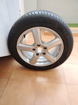 Rueda y llanta de coche 