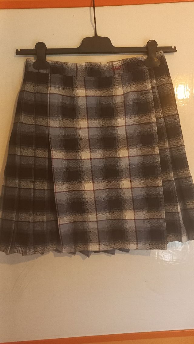 Falda Uniforme Dominicas
