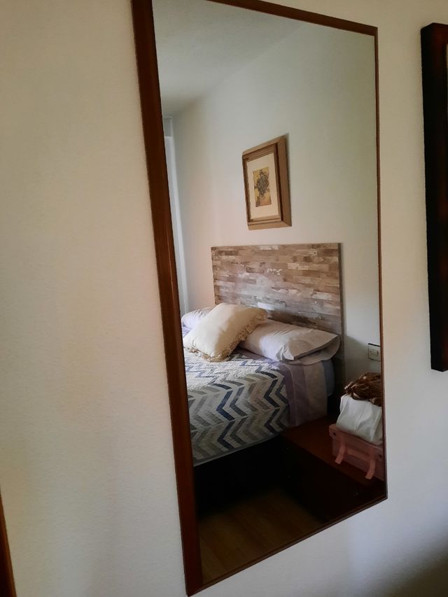 Cómoda, mesillas y espejo