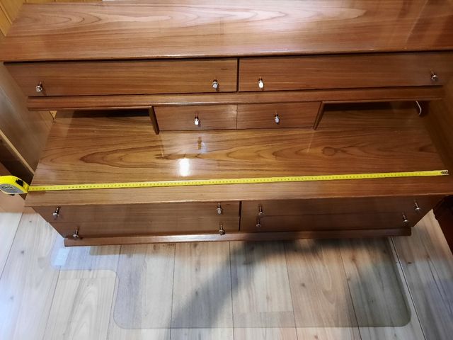 Cómoda, mesillas y espejo