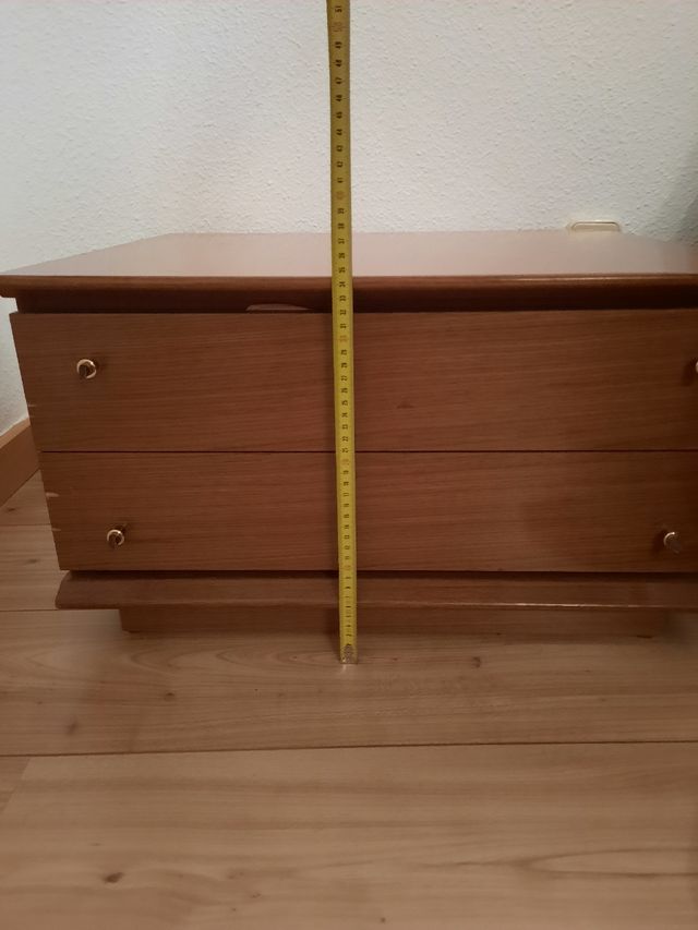 Cómoda, mesillas y espejo