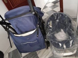 Carrito de bebé con silla y capazo Chicco.