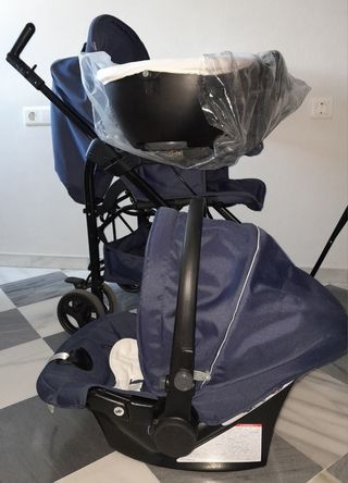 Carrito de bebé con silla y capazo Chicco.