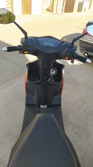 Ciclomotor eléctrico MV AUGUSTA - FOTONA PRAGA