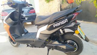 Ciclomotor eléctrico MV AUGUSTA - FOTONA PRAGA