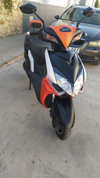 Ciclomotor eléctrico MV AUGUSTA - FOTONA PRAGA