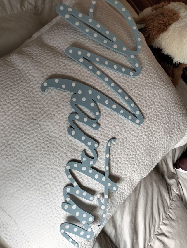 Nombre infantil de madera