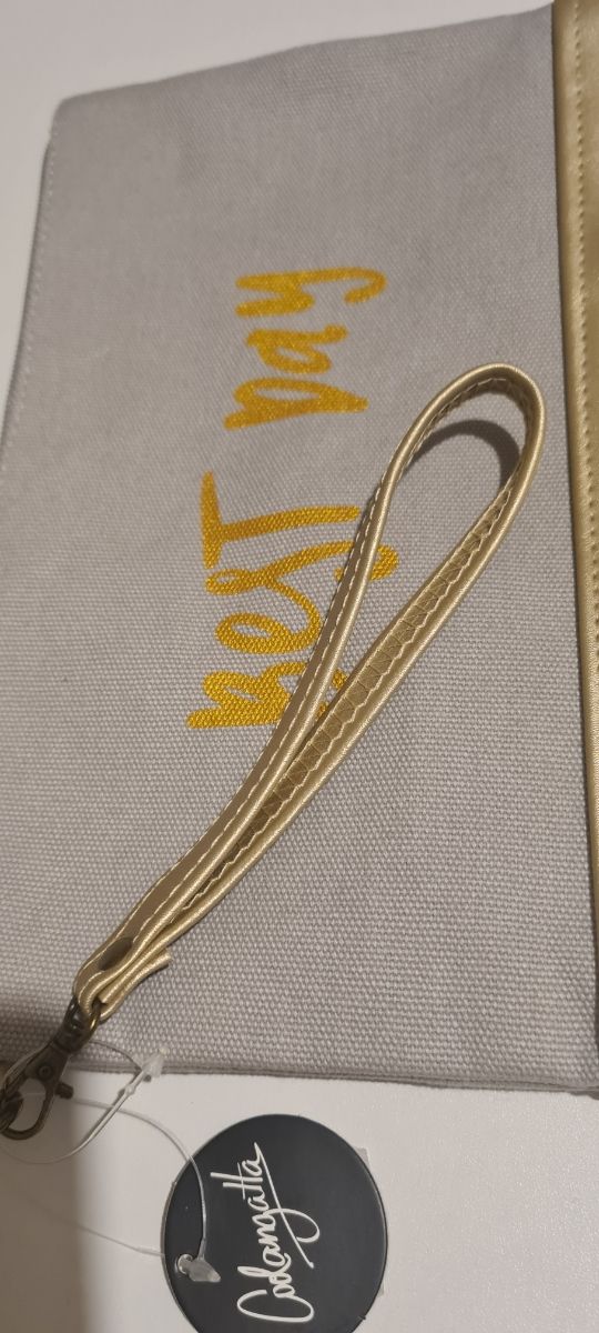 Bolso de mano gris y dorado